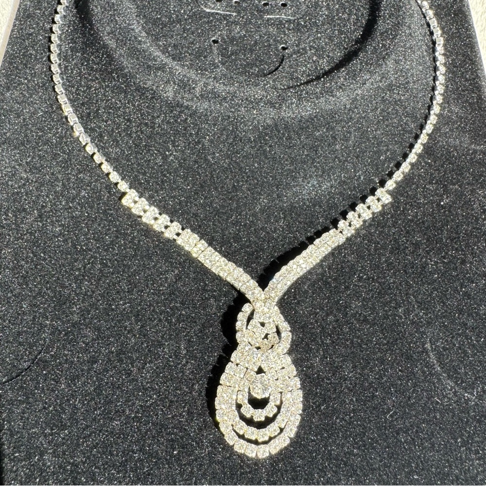 Rhinestone Teardrop Necklace Silver Tone NWT - Picture 4 of 4